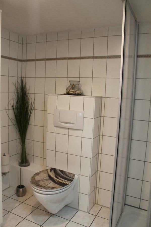Lutzi'S Ferienwohnung Rostock Extérieur photo